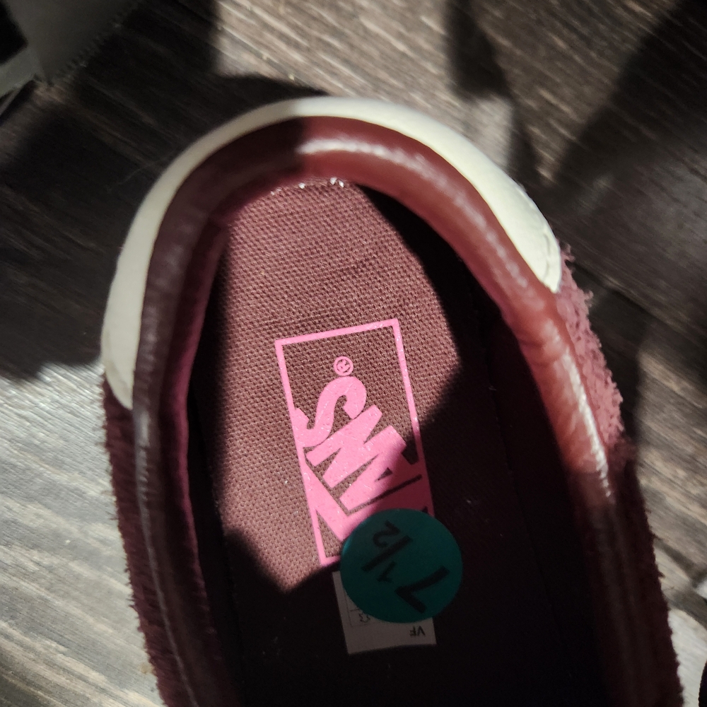 NWOT Vans Burgundy and Cream Sneakers Womens Size7.5 - Picture 4 of 5